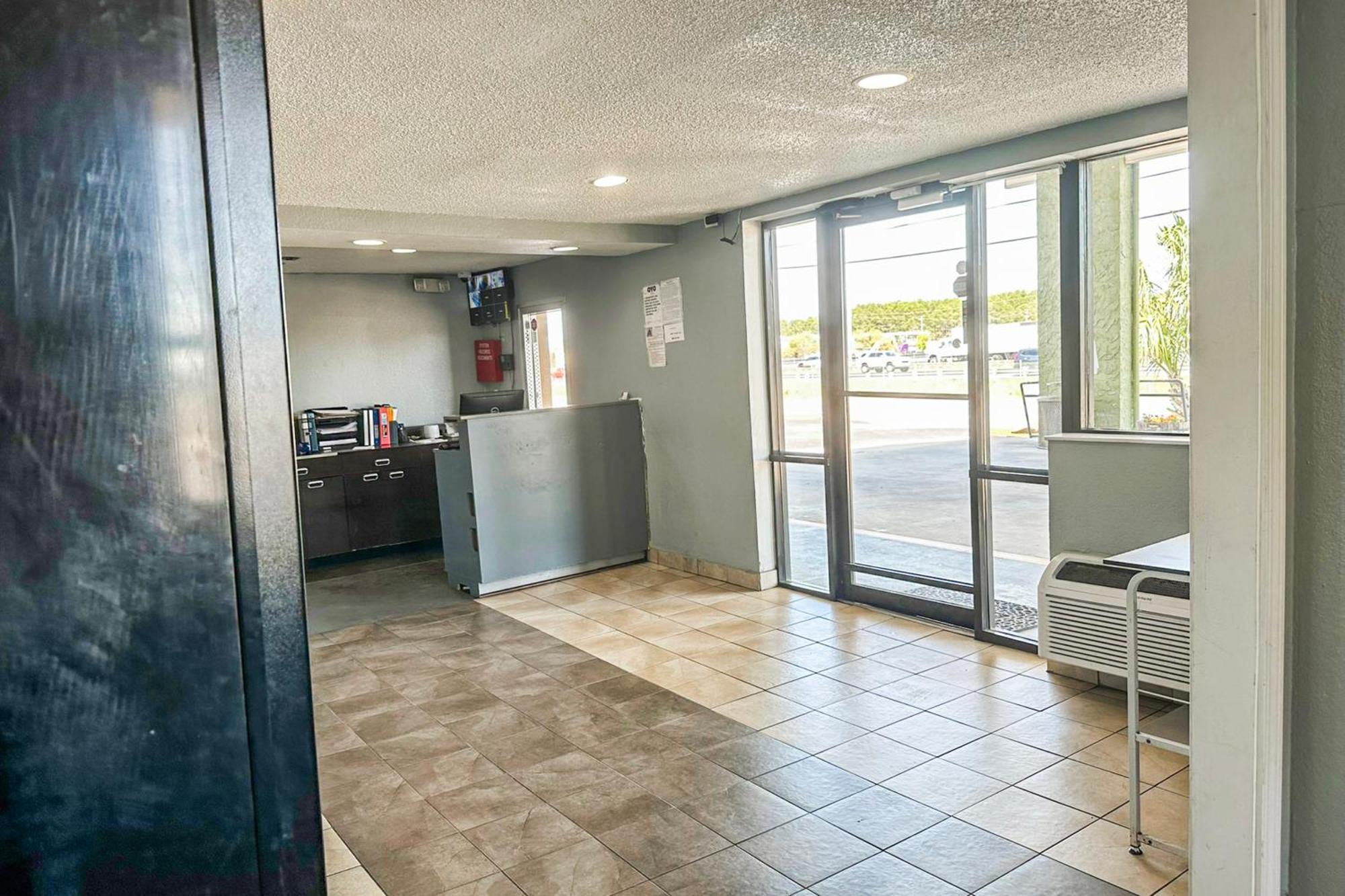 Oyo Hotel Mobile, Al I-65 At Airport Blvd Exterior photo